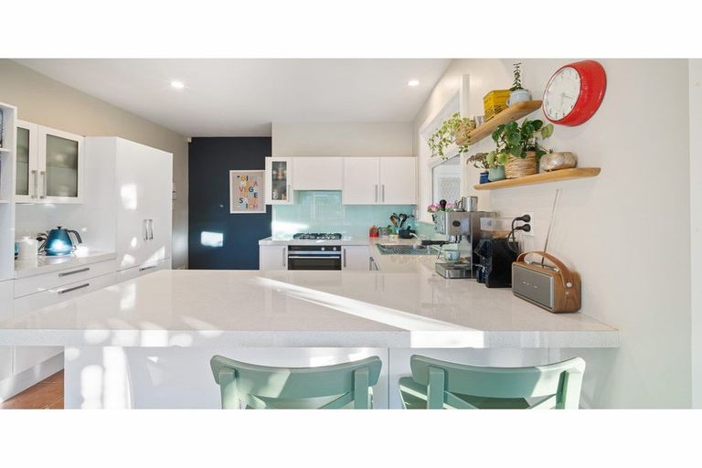 Photo of property in 24 Derrett Place, Saint Martins, Christchurch, 8022