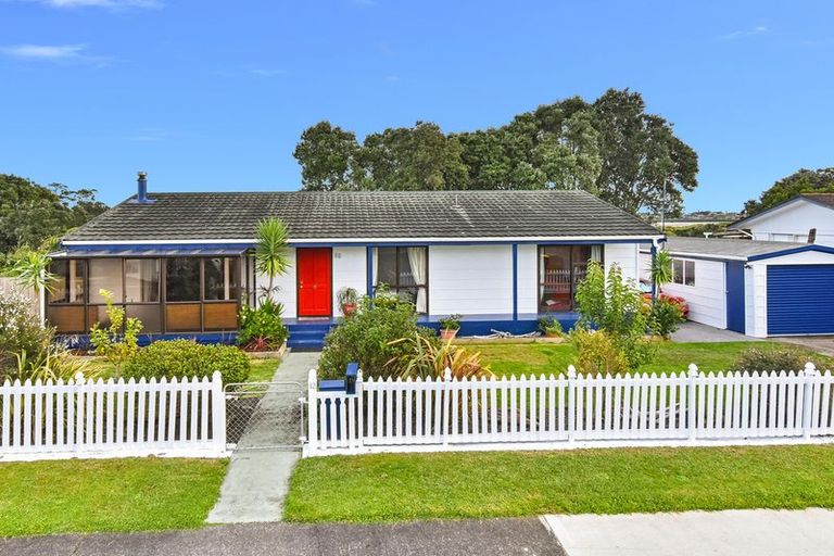 Photo of property in 12 Seaward Place, Wattle Downs, Auckland, 2103