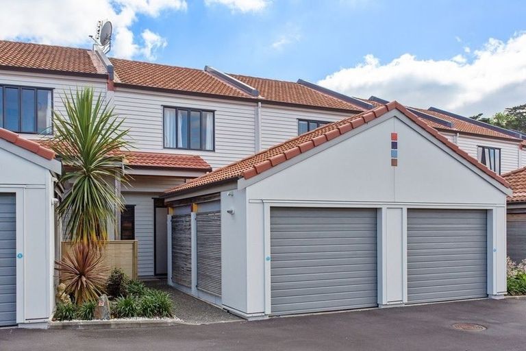 Photo of property in 7/21 Armoy Drive, East Tamaki, Auckland, 2016