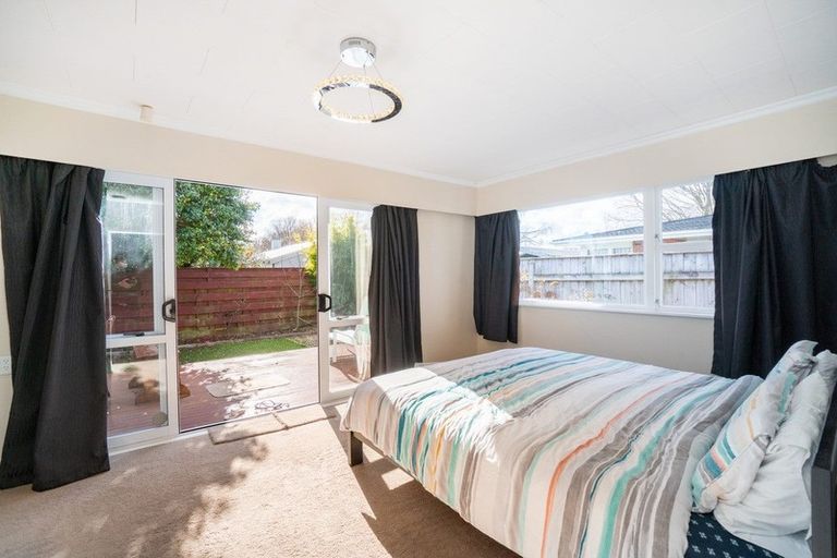 Photo of property in 4 Wikiriwhi Crescent, Awapuni, Palmerston North, 4412