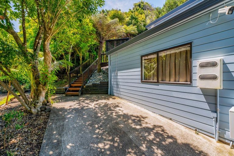 Photo of property in 8 Stitchbird Close, Murrays Bay, Auckland, 0630