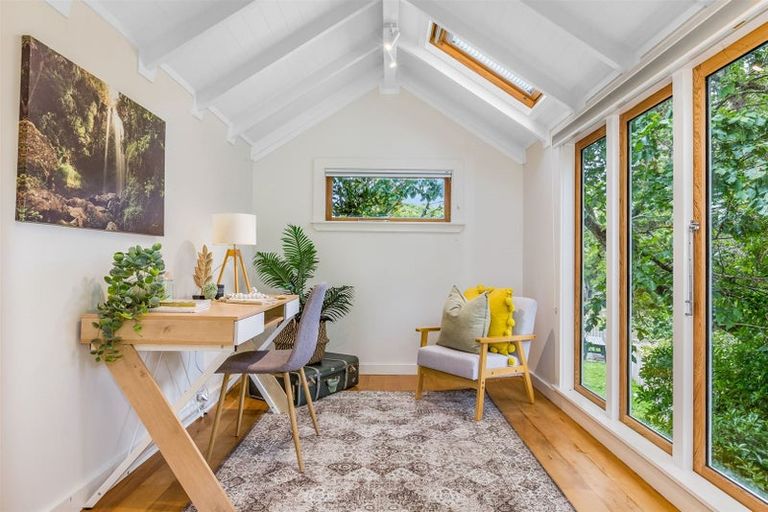 Photo of property in 60 Taylor Terrace, Tawa, Wellington, 5028