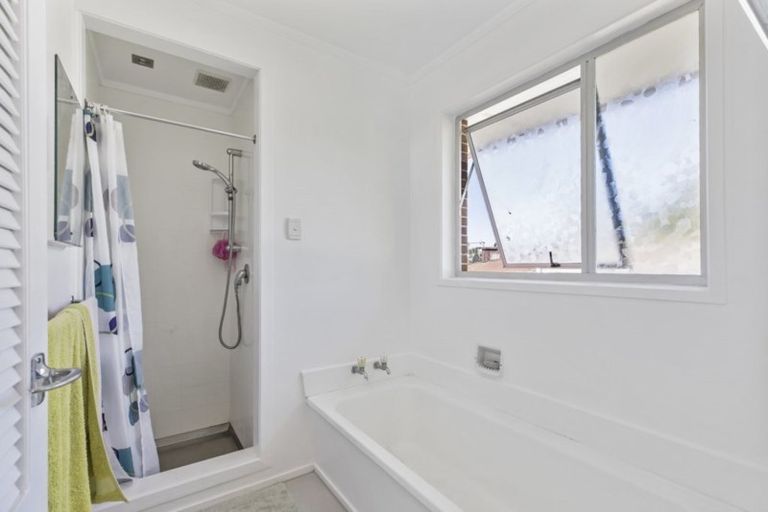 Photo of property in 17 Freshney Place, Hillpark, Auckland, 2102