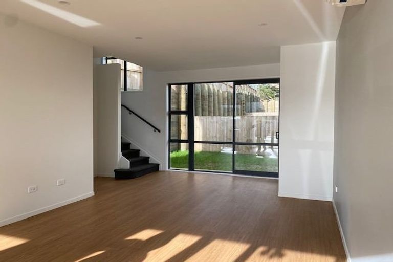 Photo of property in 20 Karoro Road, One Tree Point, 0118