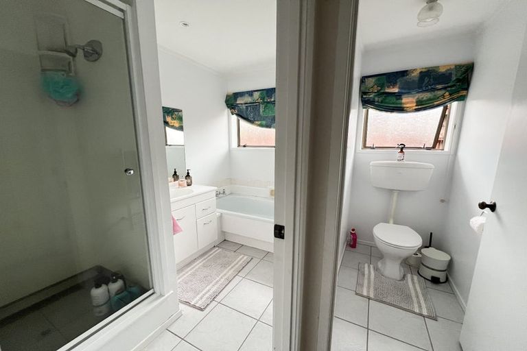 Photo of property in 17 Jillteresa Crescent, Half Moon Bay, Auckland, 2012