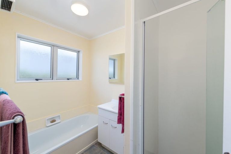 Photo of property in 78 Stewart Drive, Newlands, Wellington, 6037