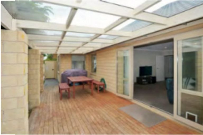 Photo of property in 6 Foresters Crescent, Parklands, Christchurch, 8083