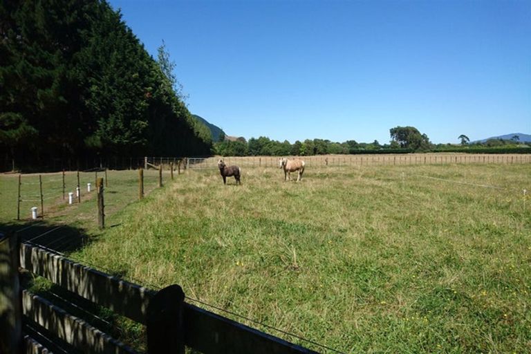 Photo of property in 62 School Road, Te Horo, Otaki, 5582