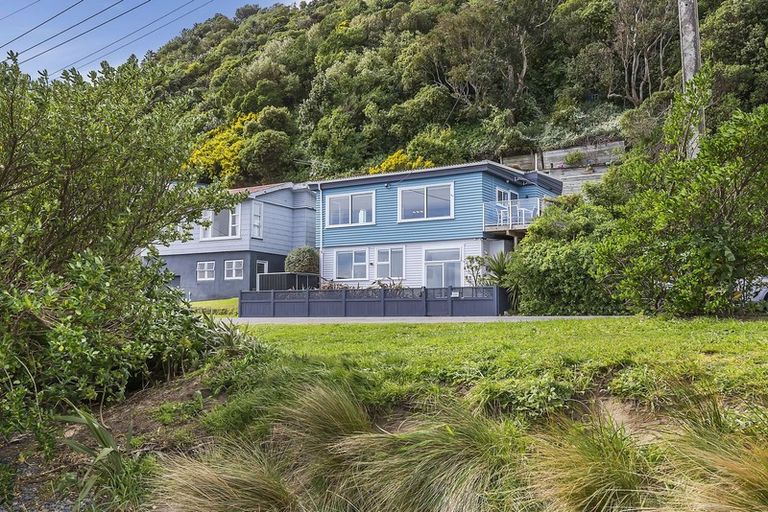 Photo of property in 77 Moana Road, Plimmerton, Porirua, 5026