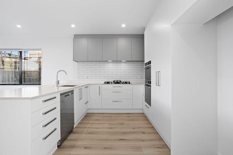 Photo of property in 22 Park Green Avenue, Rosehill, Papakura, 2113