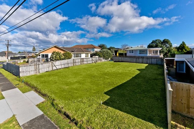 Photo of property in 52a Tirimoana Road, Te Atatu South, Auckland, 0602