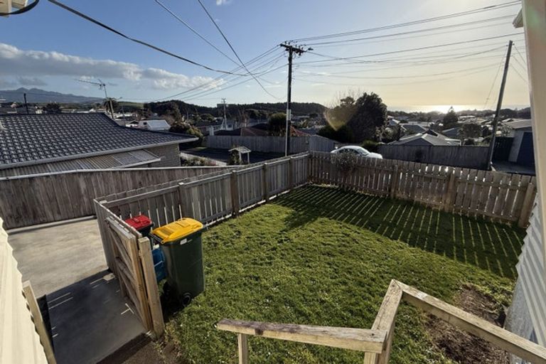 Photo of property in 6/6a Mount View Place, Spotswood, New Plymouth, 4310