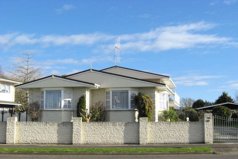 Photo of property in 64 Highbury Drive, Levin, 5510