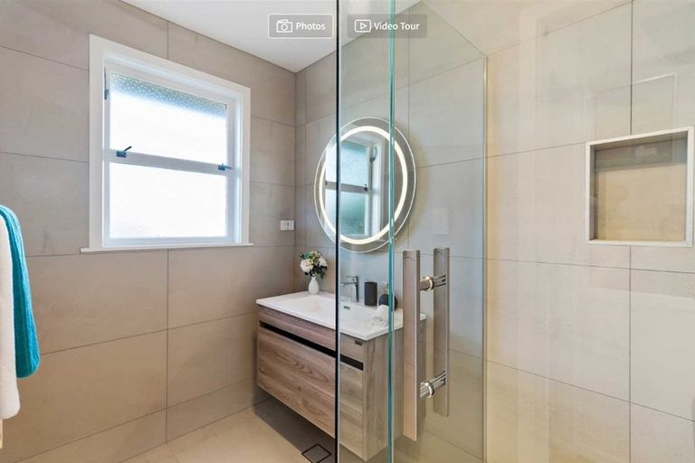 Photo of property in 32 Kirrie Avenue, Te Atatu South, Auckland, 0610