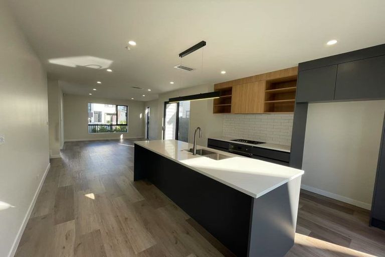 Photo of property in 6 Babos Avenue, Kumeu, 0810