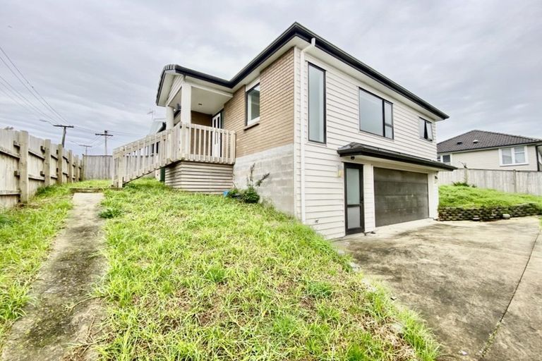 Photo of property in 14 Ray Small Drive, Papakura, 2110