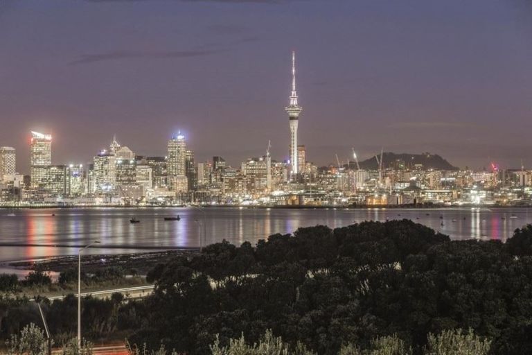 Photo of property in 39 Sylvan Avenue, Northcote, Auckland, 0627