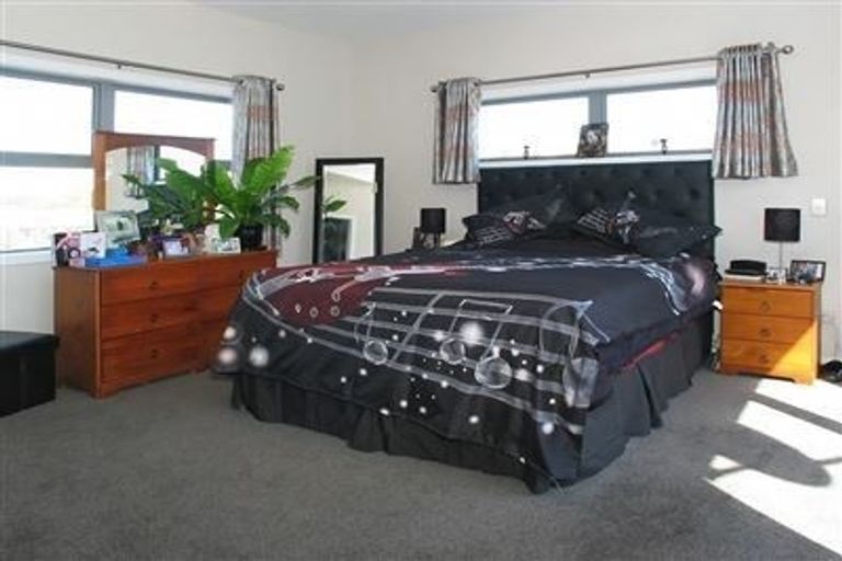 Photo of property in 4 Kaimai Place, Aotea, Porirua, 5024