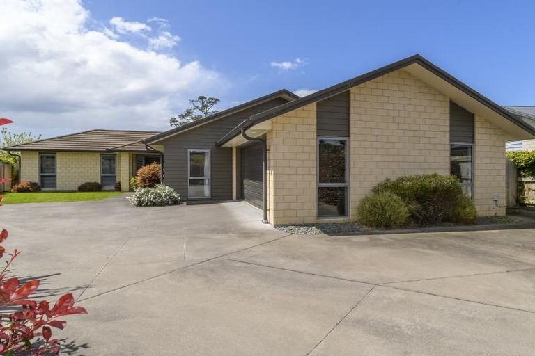 Photo of property in 156 Oteki Park Drive, Welcome Bay, Tauranga, 3112