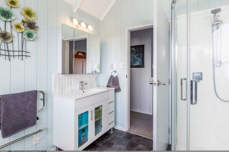 Photo of property in 1 Gails Drive, Okura, Auckland, 0792