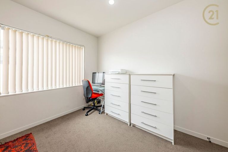 Photo of property in 3 Darley Way, Papakura, 2110