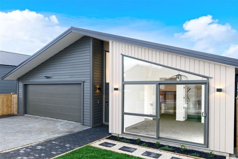 Photo of property in 21 Paparahi Place, Wainui, Silverdale, 0992