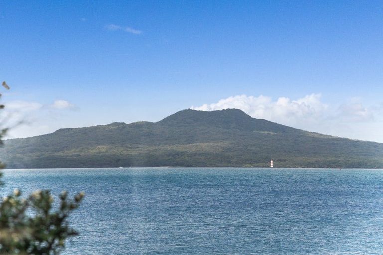 Photo of property in 34 Muritai Road, Milford, Auckland, 0620