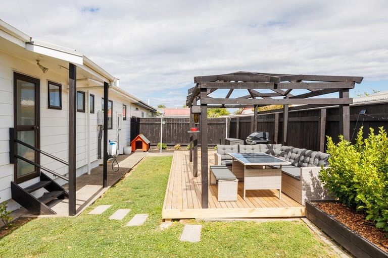 Photo of property in 35 Acacia Street, Kelvin Grove, Palmerston North, 4414