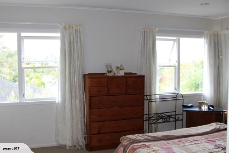 Photo of property in 2/18 Limmer Place, Browns Bay, Auckland, 0632