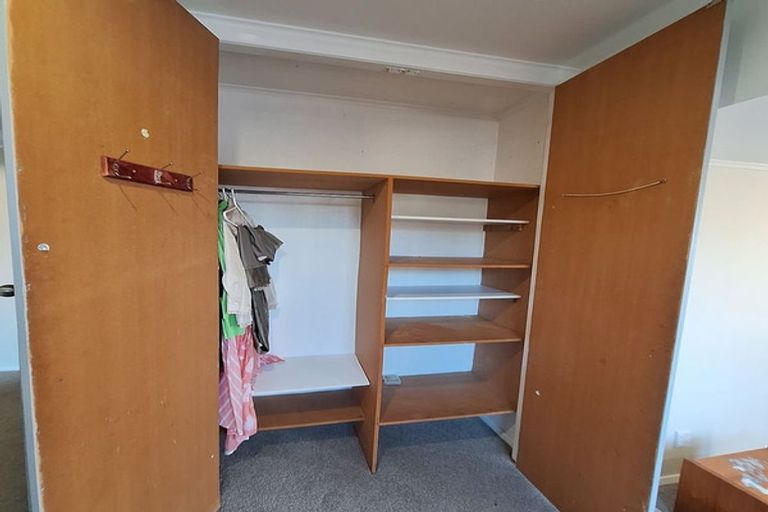 Photo of property in 18 Lyndfield Lane, Newlands, Wellington, 6037