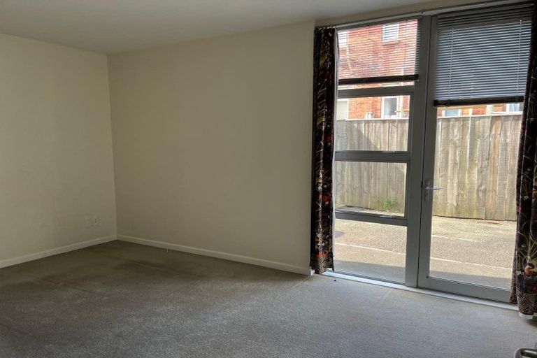 Photo of property in 5/25 Home Street, Mount Victoria, Wellington, 6011