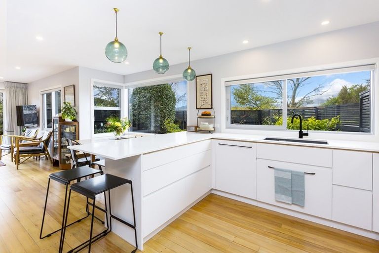 Photo of property in 2 Hobbit Lane, Pinehaven, Upper Hutt, 5371