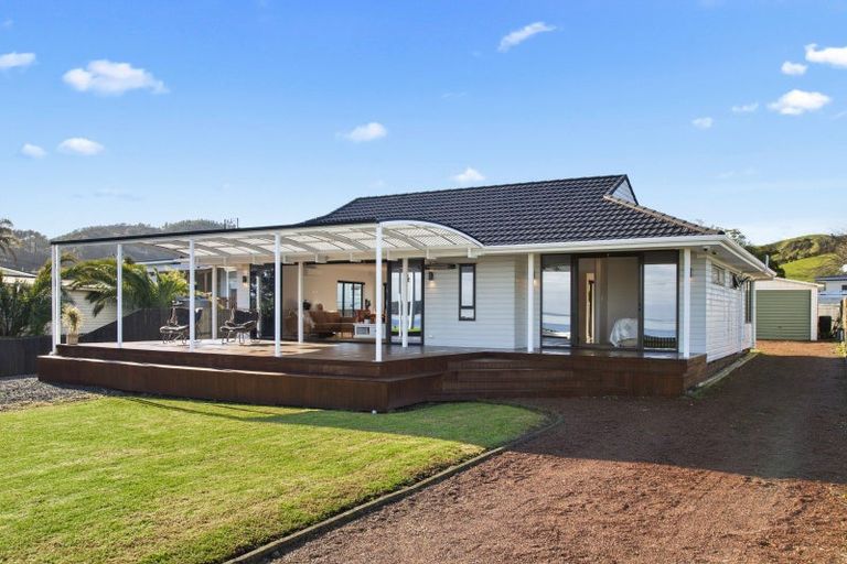 Photo of property in 25 Kawakawa Bay Coast Road, Kawakawa Bay, Papakura, 2585