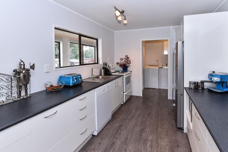 Photo of property in 12 Seaward Place, Wattle Downs, Auckland, 2103