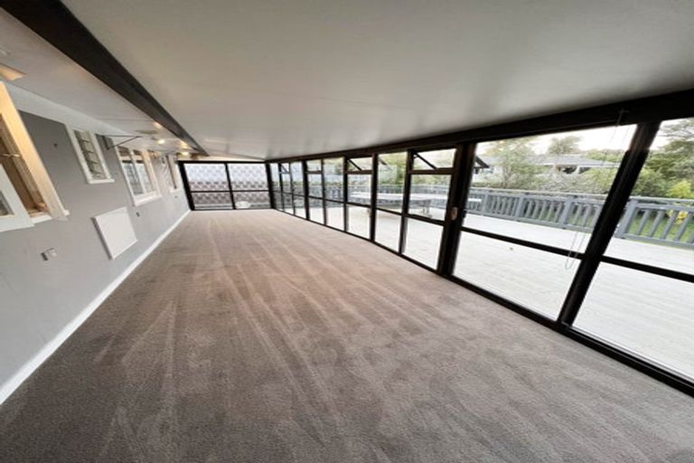 Photo of property in 30 Eastglen Road, Glen Eden, Auckland, 0602