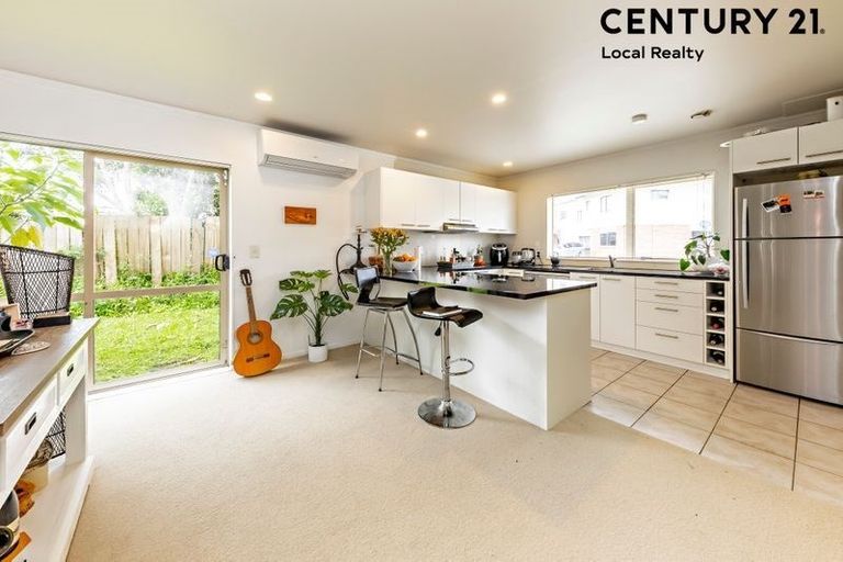 Photo of property in 11 Duxfield Drive, Ranui, Auckland, 0612