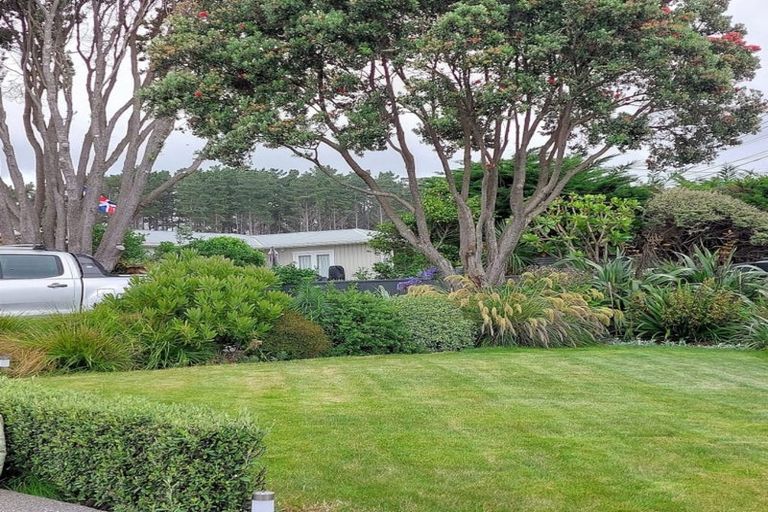 Photo of property in 27 Hona Street, Waikanae Beach, Waikanae, 5036