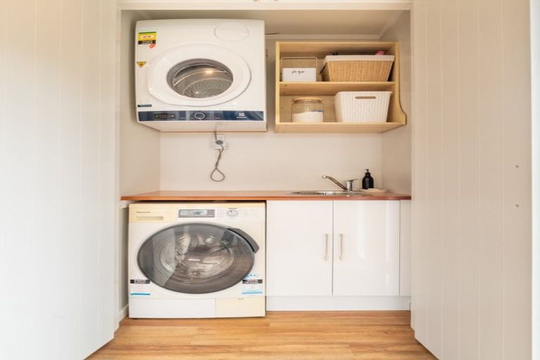 Photo of property in 4 Sasanof View, Ascot Park, Porirua, 5024