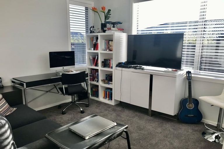 Photo of property in 17 Rowles Road, Pukekohe, 2120