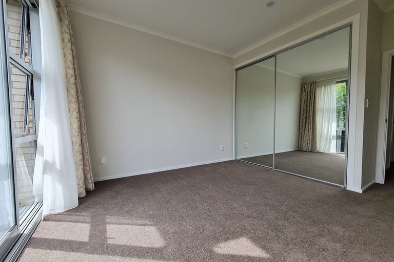 Photo of property in 23a Rena Place, West Harbour, Auckland, 0618