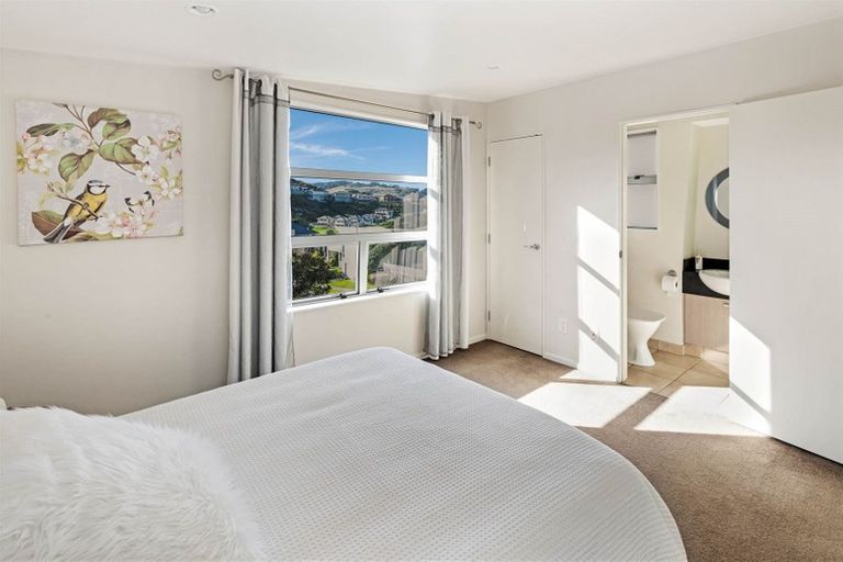 Photo of property in 10 Erlestoke Crescent, Churton Park, Wellington, 6037