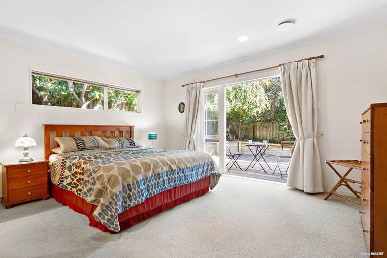 Photo of property in 1b Wakeling Avenue, Te Atatu South, Auckland, 0610