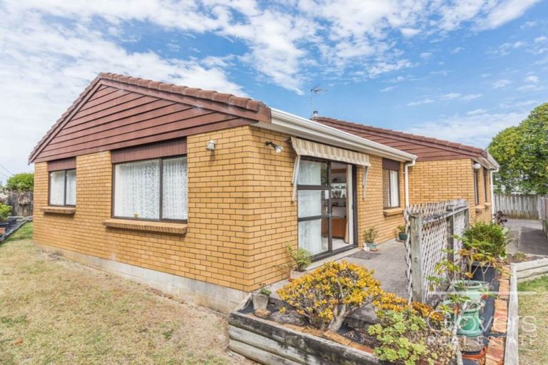 Photo of property in 2/112 Titirangi Road, New Lynn, Auckland, 0600