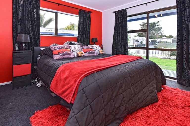 Photo of property in 12 Seaward Place, Wattle Downs, Auckland, 2103