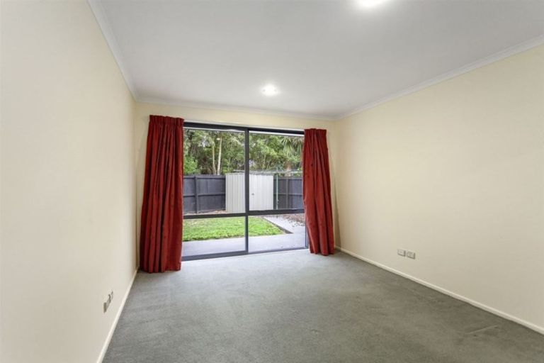 Photo of property in 6 Te Pihopa Way, Aidanfield, Christchurch, 8025