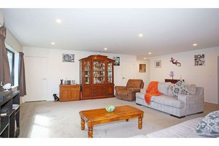 Photo of property in 9 Rere Awa Road, Glenbrook, 2681