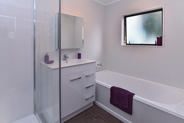 Photo of property in 12 Seaward Place, Wattle Downs, Auckland, 2103