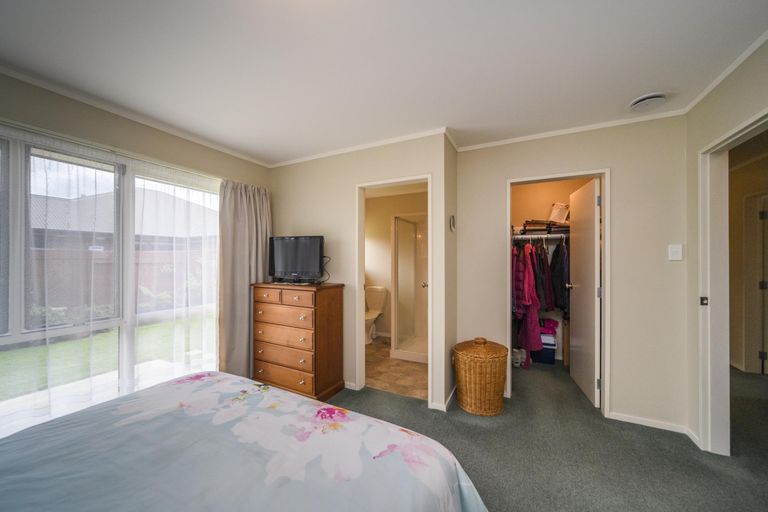 Photo of property in 22 Meridian Grove, Kelvin Grove, Palmerston North, 4414