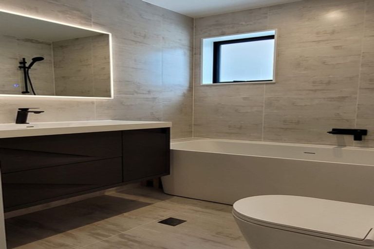 Photo of property in 37 Santa Monica Place, Goodwood Heights, Auckland, 2105