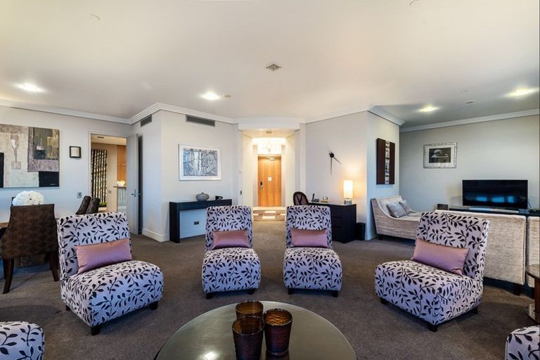 Photo of property in The Metropolis Apartments, 3303/1 Courthouse Lane, Auckland Central, Auckland, 1010